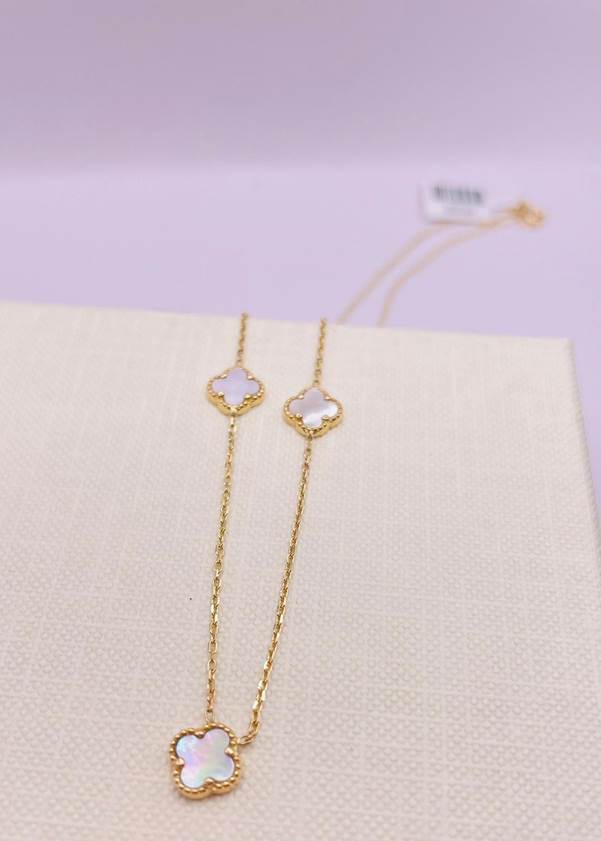 18k Gold White Flower Necklace