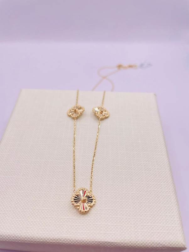 18k Gold Flower Necklace