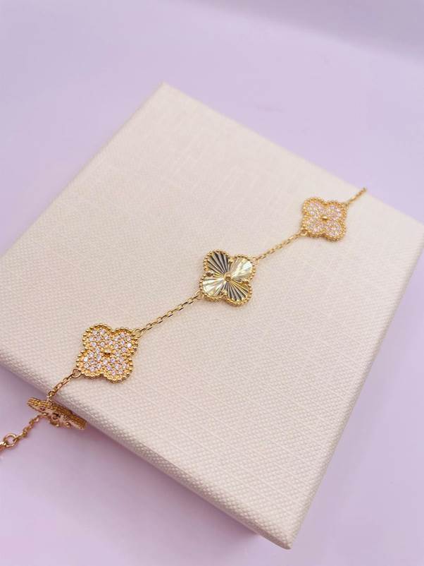 18k Gold Flower Bracelet