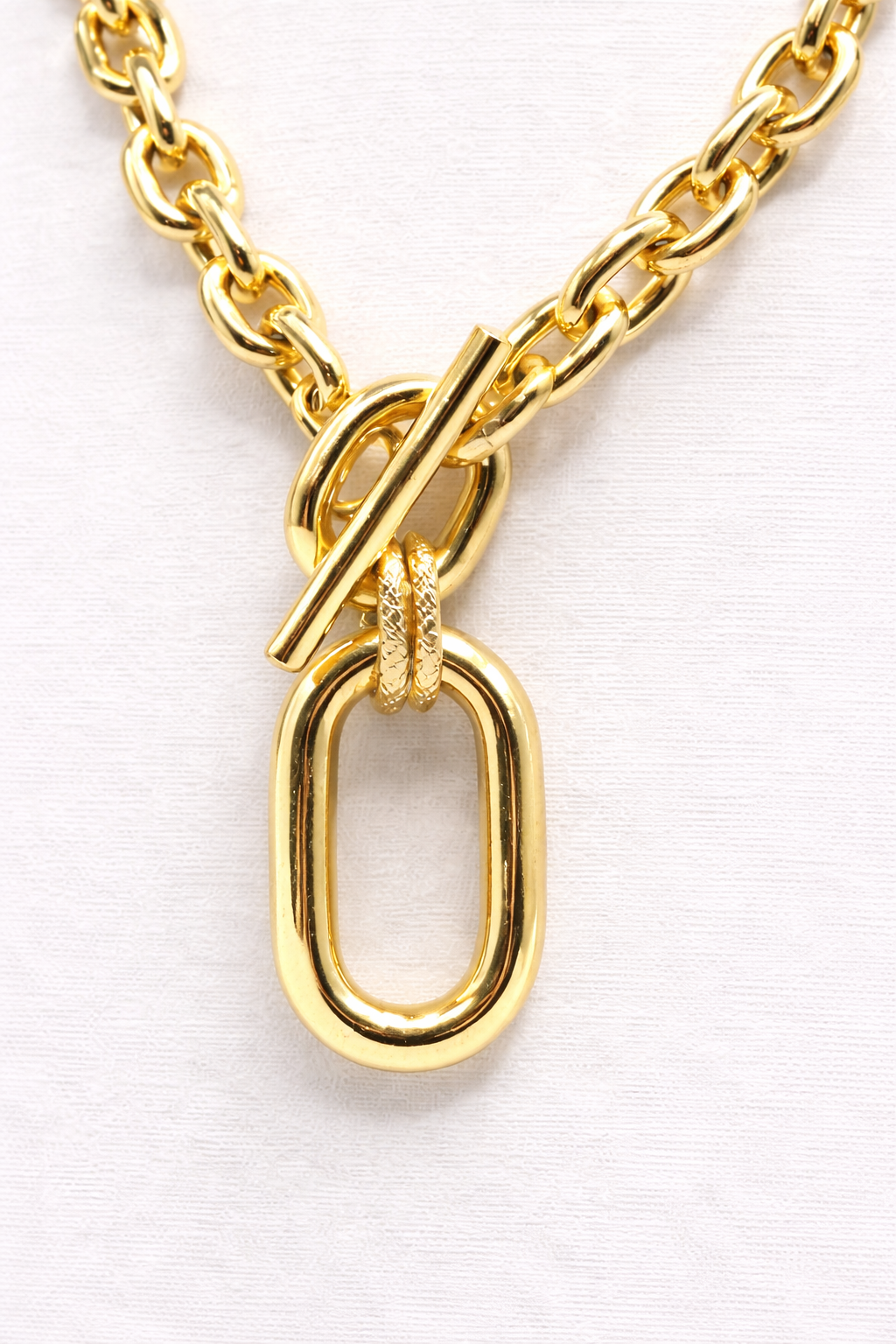 Oval Toggle Chain Necklace